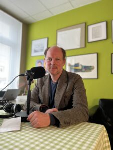 Schauspieler Stephan A. Tölle im Podcast-Studio bei Gute Leude Hamburg